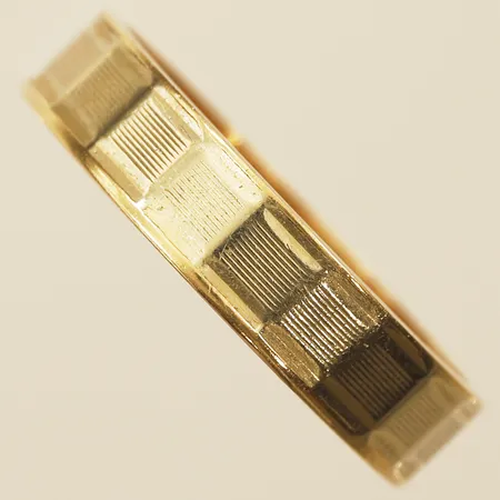 Ring stl:18½ bredd 4,7mm gravyr 18K Vikt: 4,2 g