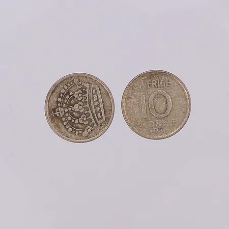 2 mynt Sverige 1956-1958, nominellt värde 10öre, silver 400/1000 Vikt: 2,9 g