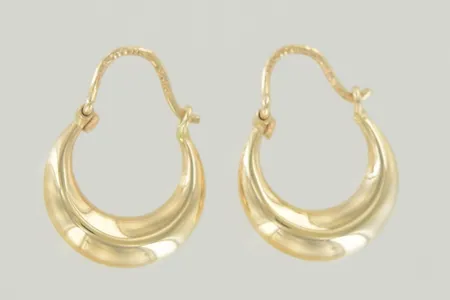 Ett par örhängen längd 1,7 cm diam 1 cm, 18K Vikt: 1,4 g