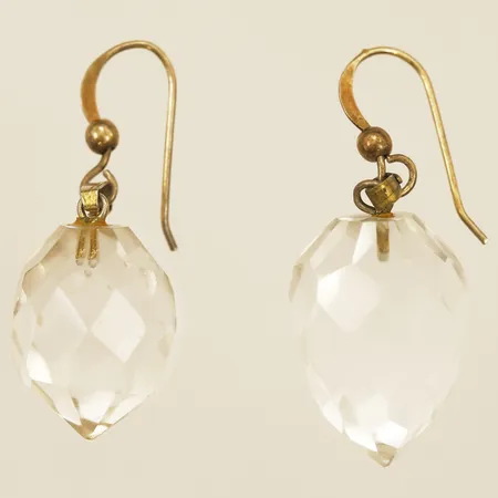 Ett par örhängen med glasstenar i olika storlek, längd 35-40mm, bredd 14,2-15,3mm Silver 925/1000 Vikt: 12,6 g