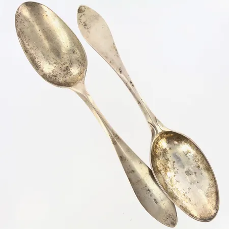 2 Serveringsskedar, ca 21,5-23cm, gravyr, 830/1000 silver  Vikt: 104,2 g