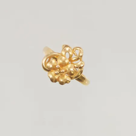 Ring "blomma" stl:17½ bredd 16mm 21K 4,0g.
