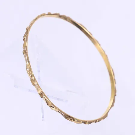 Armring mönstrad dekor Ø63mm bredd 3mm 18K  Vikt: 11,6 g