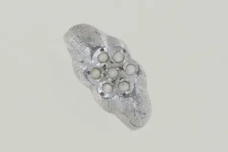 Ring med stenar stl:17 bredd 4,3 mm silver 925/1000 Vikt: 2,3 g