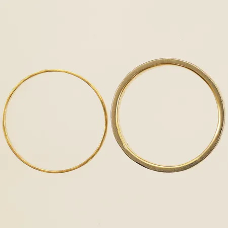 2 ringar stl:18¾ gravyr 18K Vikt: 8,3 g