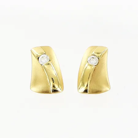 Örhängen med vita stenar längd 10mm, bredd 4,5-6,5mm, 18K Vikt: 2 g