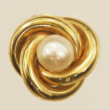 Ett udda örhänge med pärla Ø9,6mm 18K Vikt: 0,7 g