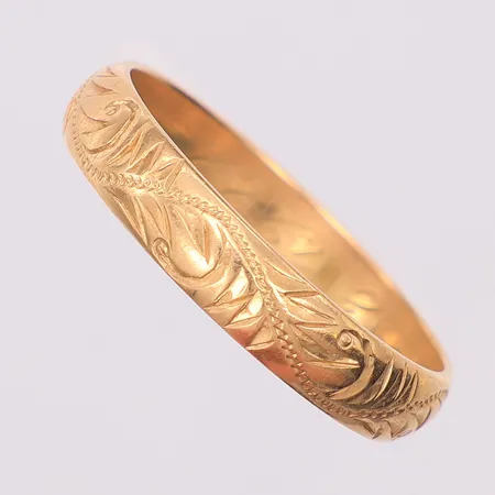 Ring mönstrad stl:21, gravyr, 18K Vikt: 4,9 g