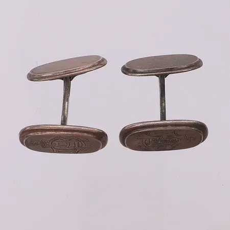 Manschettknappar, monogramgravyr, kattfot, silver 830/1000 Vikt: 12,2 g