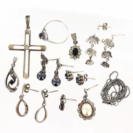 10 örhängen delvis udda, 3 hängen, 1 ring, 1 kedja, stenar förekommer, allt med defekter, silver 830, 925/1000 Vikt: 21,5 g