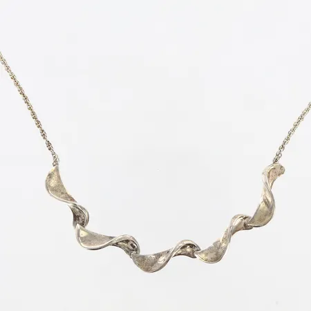Halscollier längd 42-45cm, bredd: 1-5mm, design Q Scandinavia, tillverkad av Guldfynd, 925/1000 Vikt: 8,2 g