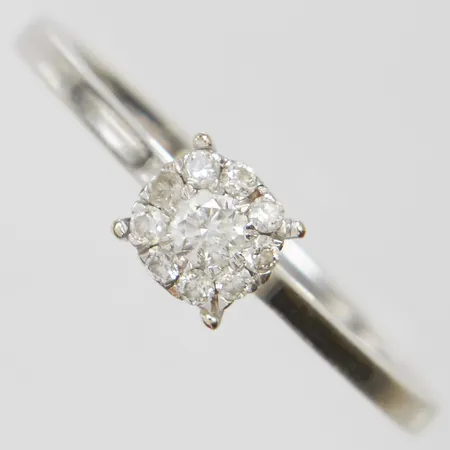 Karmoséring med diamanter 1 x ca.0,08ct samt 9 x ca.0,01ct, stl: 18, bredd: 2-5,3mm, vitguld, behov av rodiering, 18K Vikt: 3,2 g