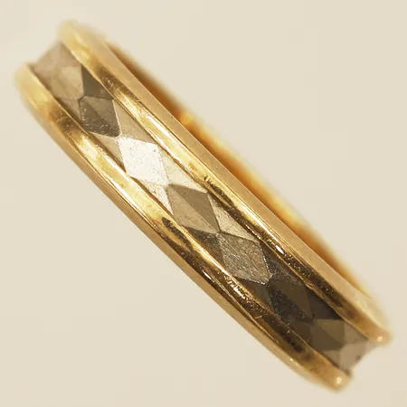 Ring rödguld/vitguld stl16¼ bredd 4,3mm gravyr 18K Vikt: 4,1 g