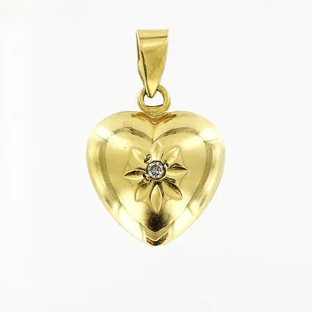 Hänge hjärta med diamant ca 0,005ct längd14mm, bredd 10mm, tunna repor, 18K Vikt: 0,5 g