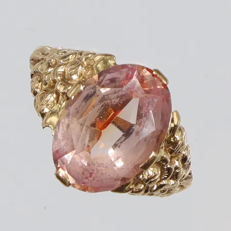 Ring med orange sten/glas stl:18 bredd 1,5-14mm ABJ Stockholm 1928, 18K Vikt: 3,9 g
