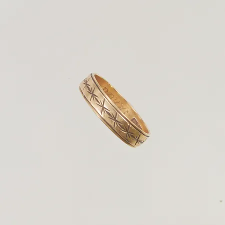 Ring stl:19 bredd 5mm gravyr 18K 3,7g.
