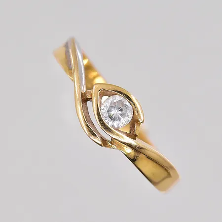 Ring med vit sten stl:17 Guldfynd 18K Vikt: 2,4 g