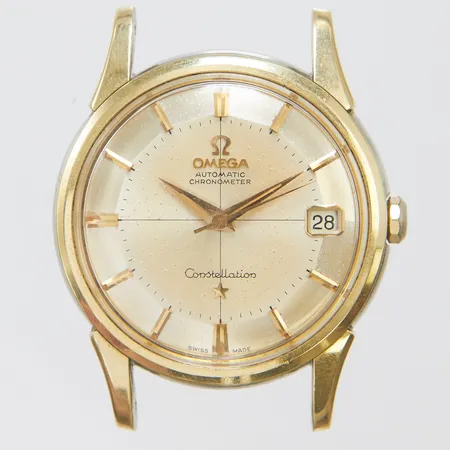 Herrur Omega Constellation Pie Pan guld på stål, automatisk, 34mm, boettnr 14393 61 SC, verknr 18858574, cal. 561, skadad urtavla, slitage på krona, service behov, inga tillbehör. 