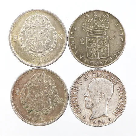 Cirkulationsmynt, en 2kr ,1934, 800/1000 silver,  tre 2kr åren 1947-1963, 400/1000 silver. Vikt: 57,1 g