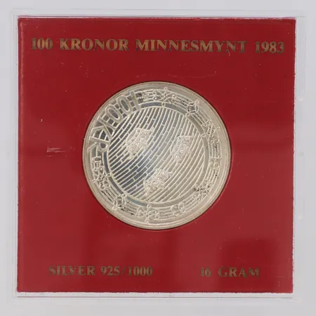 Minnesmynt 100kr Sveriges Riksdag Helgeandsholmen, år 1983, plastetui, 925/1000 silver Vikt: 16 g