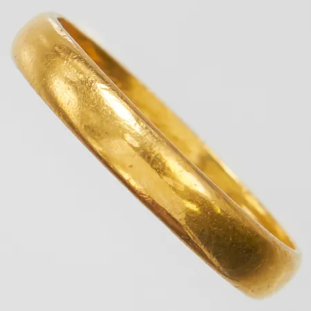 Ring slät, skev, personlig gravyr, 23K Vikt: 3,8 g