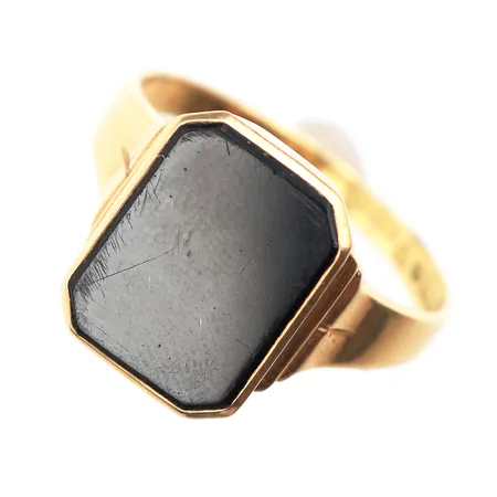 Klackring med onyx Stl:20¼, bredd: 2,6-15mm, 18K Vikt: 4,6 g