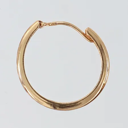 Udda örhänge 14,5x5mm skadat ostämplat 18K.  Vikt: 1,3 g