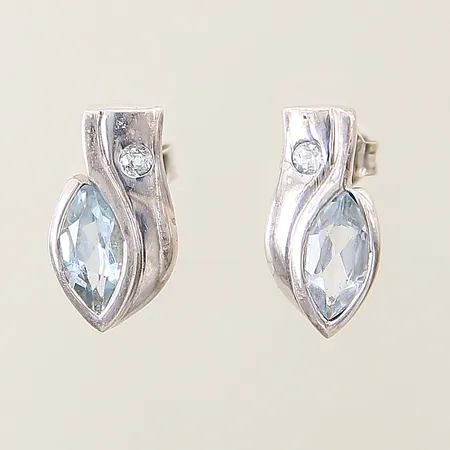 Örhängen med vita och blåa stenar 14x8mm silver 925/1000 Vikt: 2,5 g