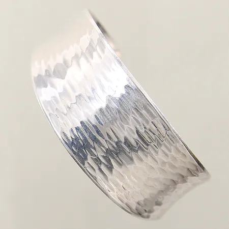 Stelt armband med hamrad dekor ALTON Ø63mm smärre repor silver 925/1000 Vikt: 36 g