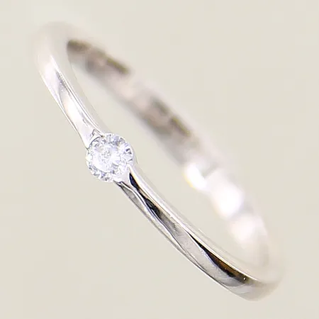 Ring med vit sten stl 16¼ bredd 2mm silver 925/1000 Vikt: 1,5 g