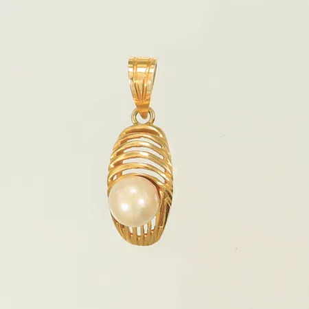 Hänge med pärla Ø7mm, längd 27mm inkl ögla bredd 10mm, 14K 2,5g totalt