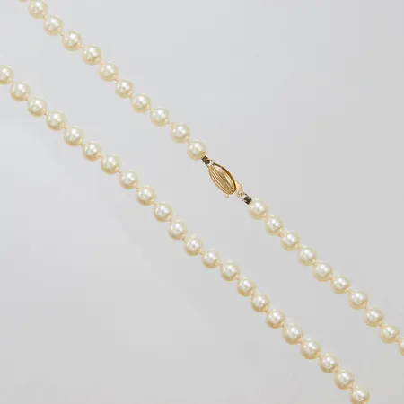 Collier med odlade sötvattenpärlor längd ca 41cm, Ø6mm, lås i 14K Brv: 20,5g Vikt: 20,5 g