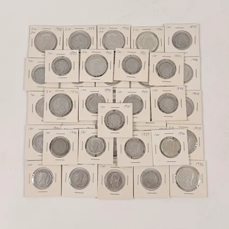 Cirkulationsmynt 12st 2-kronor präglade mellan åren 1876 till 1940, 26st 1-kronor präglade mellan åren 1875 till 1942, 800/1000 silver,  Vikt: 375 g