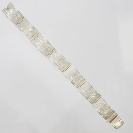 Armband med egyptiska motiv, egyptiska stämplar, ca 900/1000 silver Vikt: 32,8g Vikt: 32,8 g