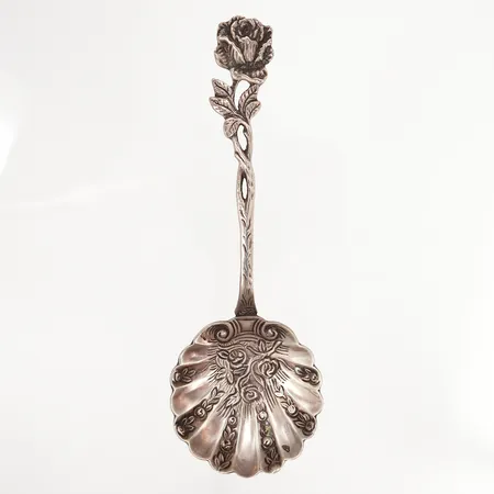 Uppläggningssked 16cm blomsterdekor, otydlig mästarstämpel, Malmö 1955, 830/1000 Silver Vikt: 39 g