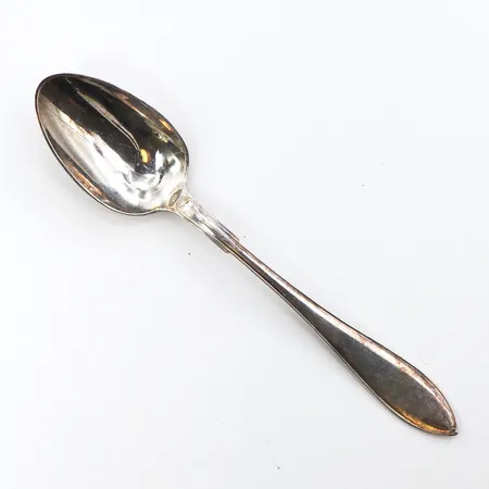 En matsked, längd:19cm, modell: Svensk spetsig, 830/1000 silver. Vikt: 38,9 g