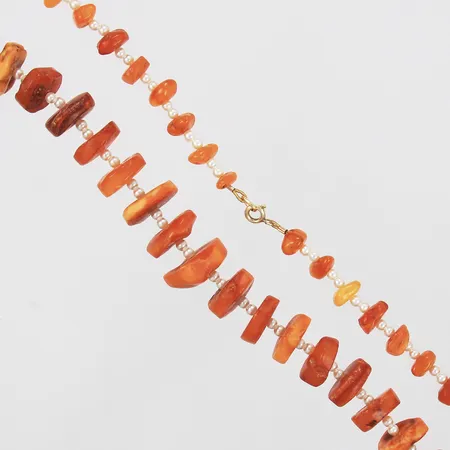 Collier med bärnsten och plastpärlor doserad längd: ca 59cm Ø: ca 7-17mm  Vikt: 0 g