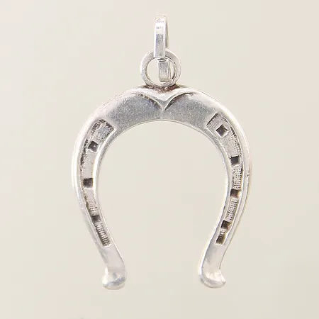 Hänge hästsko med dekor 31x20mm klippt ögla silver 925/1000 Vikt: 1,4 g