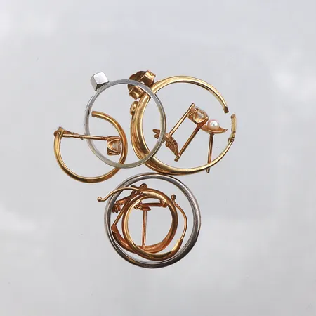 Diverse guld, defekter/gravyrer, 18K Vikt: 13,7 g