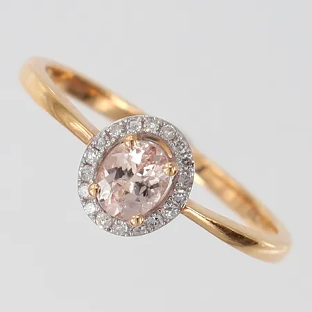 Ring med Morganit samt diamanter 18 x 0,005ct stl:18 bredd 1,6-7,5mm, GHA 18K Vikt: 2,1 g