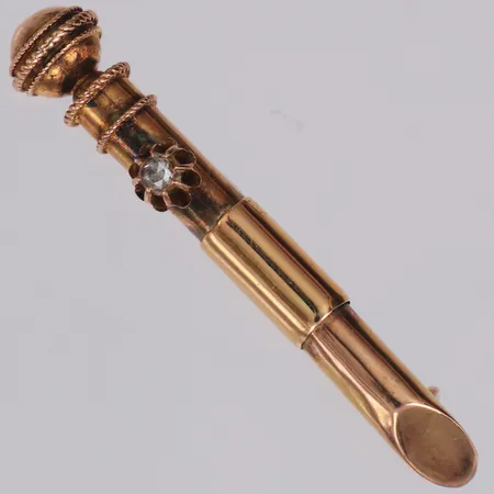 Brosch med rosensten, längd 42mm, buckla, ostämplad 14K Vikt: 2,8 g