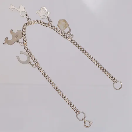 Armband med fem berlocker, längd 18,5cm, importstämplat 830/1000 silver Vikt: 7,2 g