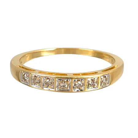 Diamantring, 18K guld, Diamanter 7 x 0,005ct, Guldfynd (GHA), stl:19¼ mm, bredd 1,5 - 3 mm, fint skick Vikt: 3,1 g