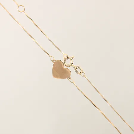 Collier med integrerat hänge 42-45cm bredd 0,6-8mm Guldfynd, något skeva länkar 9K  Vikt: 1,2 g