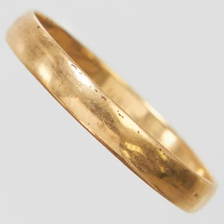 Ring slät Schalins, stl:20½, bredd 3,5mm, gravyr, skev, missfärgningar, 18K Vikt: 2,1g Vikt: 2,1 g