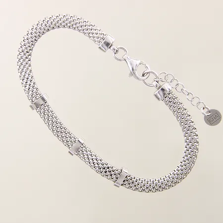 Armband genombruten dekor med vita stenar GHA längd 18,5-20,5cm bredd 5mm silver 925/1000  Vikt: 5,8 g