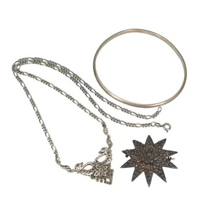 Diverse silversmycken 835-925/1000, bruksmärken/defekter Vikt: 28,2 g