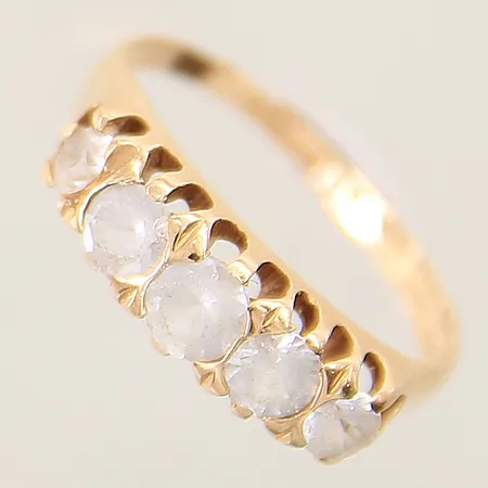 Ring med vita stenar stl:17 bredd 1,3mm 18K  Vikt: 3 g