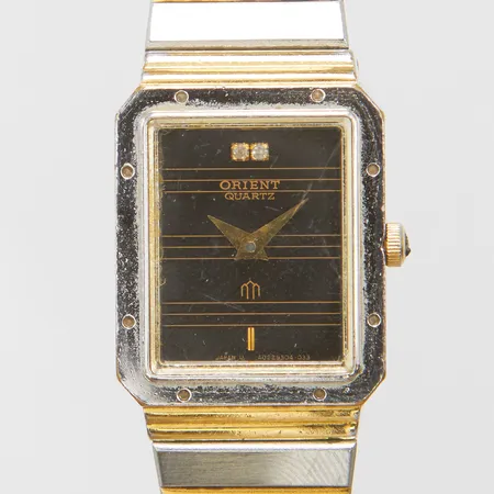 Damur, Orient, quartz, stål, repor, inga tillbehör