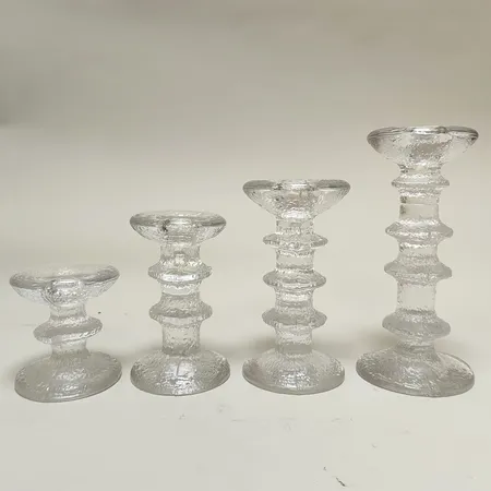 4 Ljusstakar Iittala glas, Festivo  (1, 2, 3, 4 ringar) Timo Sarpaneva, en signerad, saknar etiketter Vikt: 0 g